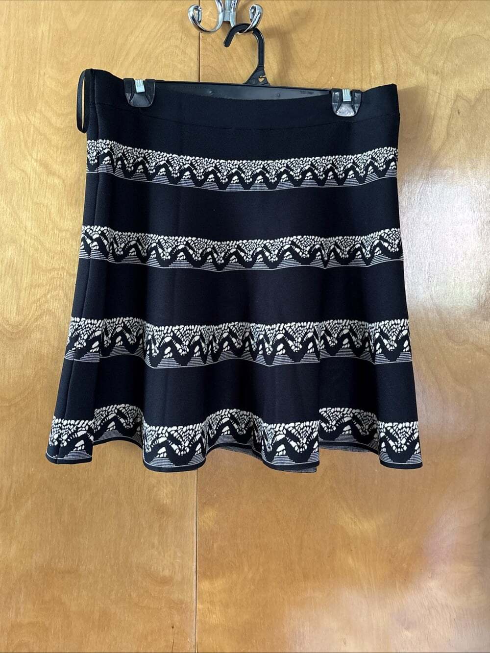 BCBGMaxAzria Alisse Knit Flare Mini Skirt Women Sz L Black Beige Thick Stretch